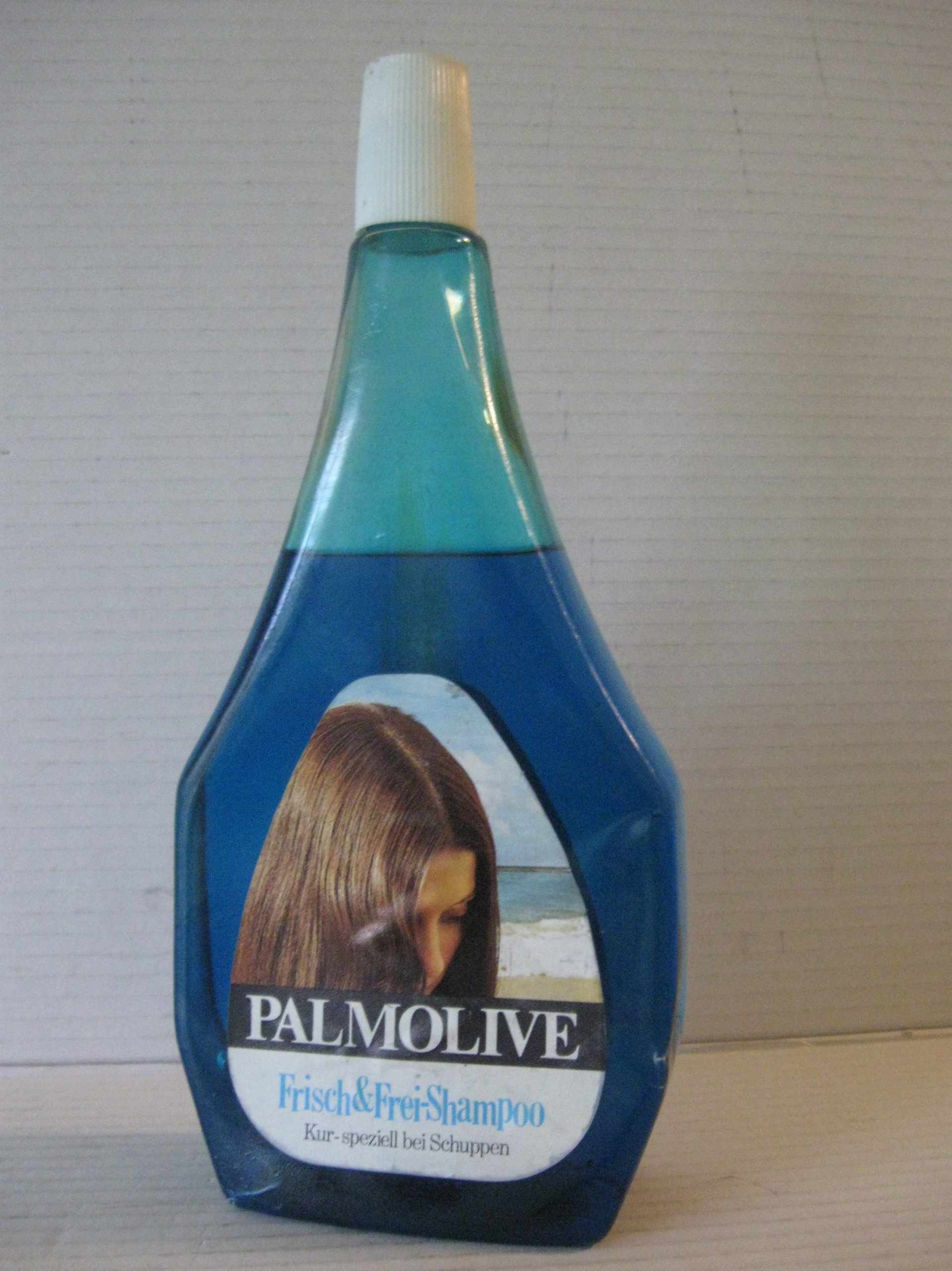 niebieski szampon w szklanej butelce z prl